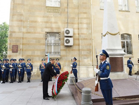 Azerbaijani president visits memorial in honor of Azerbaijan Democratic Republic - PHOTOS